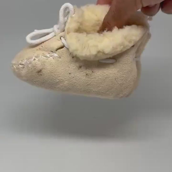 Vintage baby booties with sheep wool and leather, cozy shearling gift for baby, 0-6M