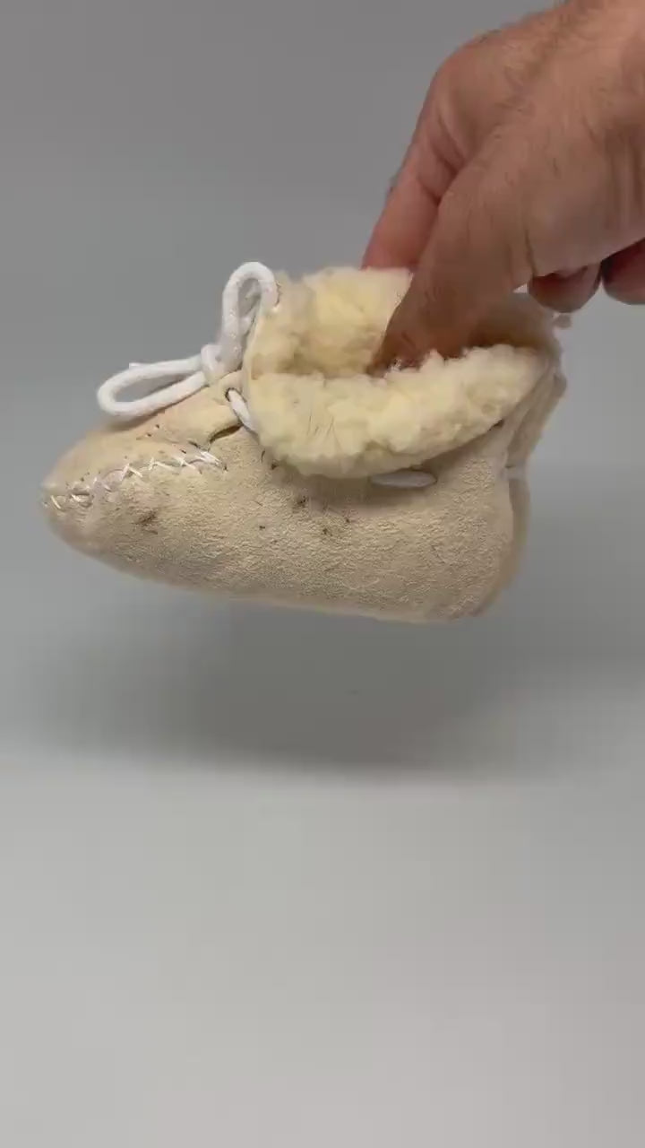 Vintage baby booties with sheep wool and leather, cozy shearling gift for baby, 0-6M