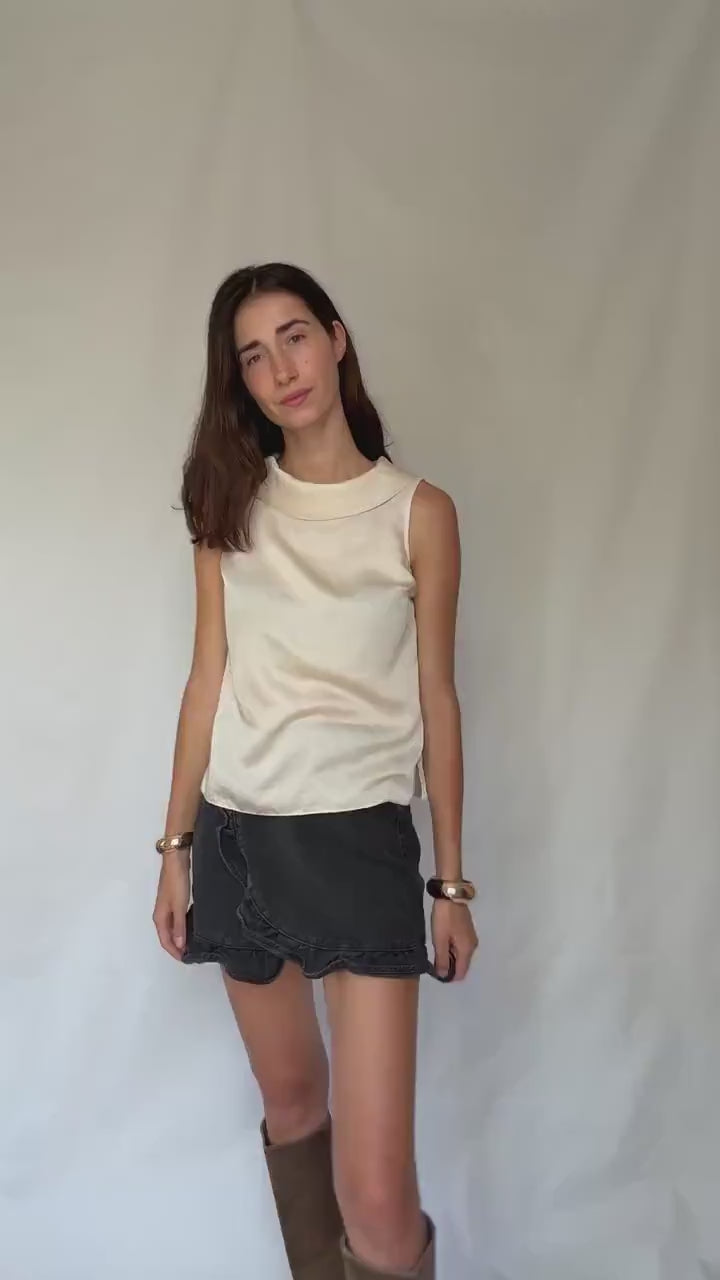 Luxe Talbots Petites cream sleeveless blouse, Elegant off-white satin feel top, Preppy neckline eggshell feminine camisole, size US 4P