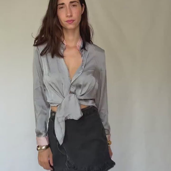 Chic United Colours of Benetton Blouse in Elegant Silver Gray with Comfortable Loose Fit Y2K Style, preppy style, comfy flowy blouse