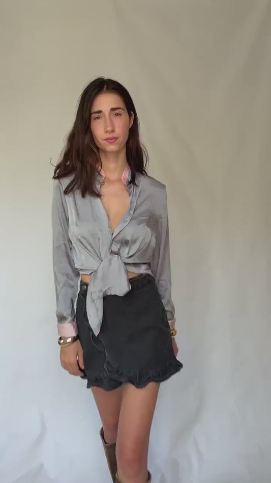 Chic United Colours of Benetton Blouse in Elegant Silver Gray with Comfortable Loose Fit Y2K Style, preppy style, comfy flowy blouse