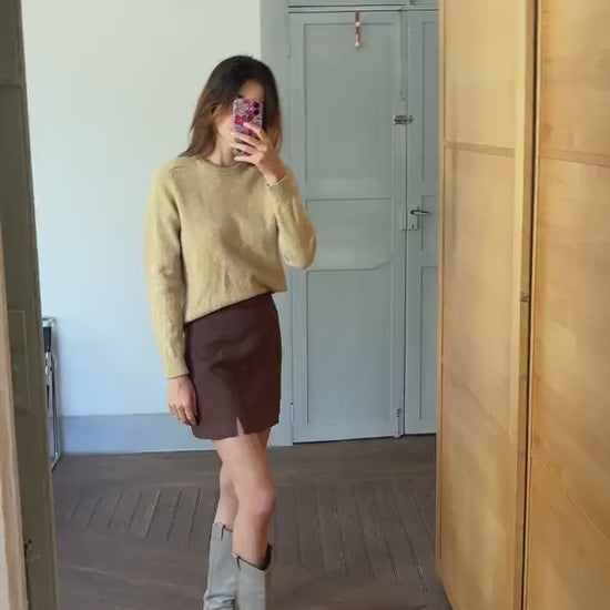 Vintage 100% Lambswool Jumper, Classic Crewneck Sweater, Light Academia Aesthetic, Minimalist Knitwear, Size M-L