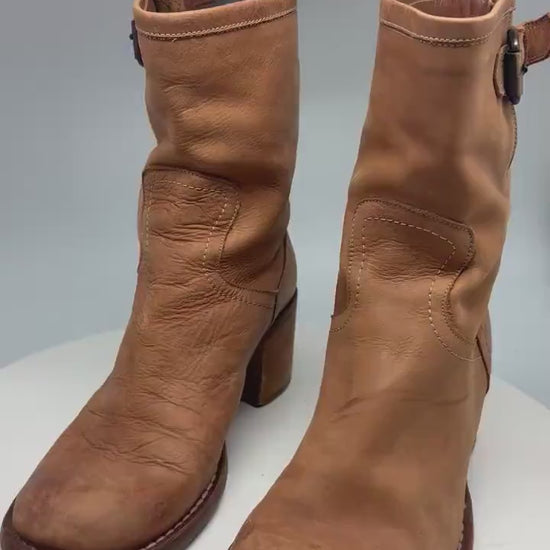 Vintage genuine leather tan leather booties, retro 70s blcok heel, US 8