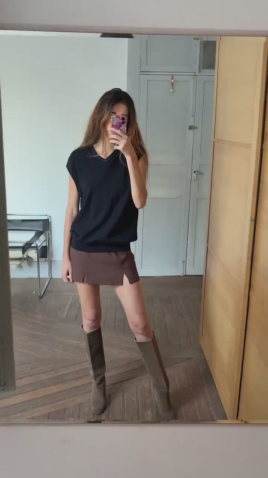 Luxurious Vintage wool sweater vest, Dark Academia style gilet, Timeless V-Neck Sleeveless Design, Dark blue sleeveless pullover, Boxy fit