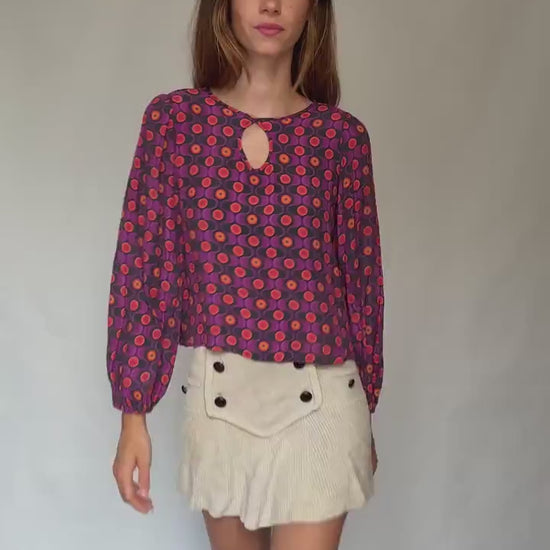 Vintage 70s style psychedelic print blouse with keyhole neckline – retro mod statement top size M