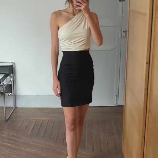 Vintage Black Mini Pencil Skirt by Sportstaff Made in Italy – Elegant Tailored Fit with Back Slit, Size XS - S