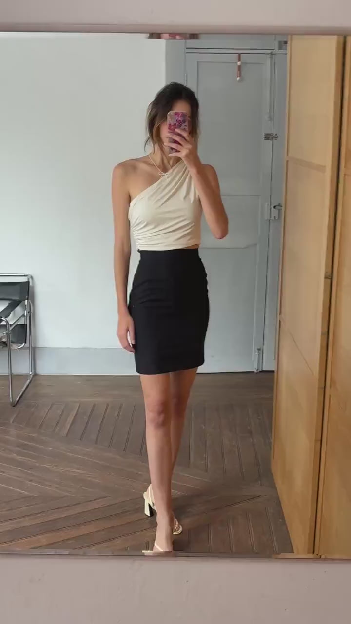 Vintage Black Mini Pencil Skirt by Sportstaff Made in Italy – Elegant Tailored Fit with Back Slit, Size XS - S