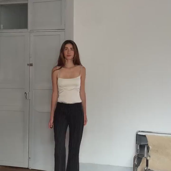Vintage Y2K black pinstripe low-waist trousers – 90s retro style, flattering fit, size M-L, no tags, perfect paired with kitten heels