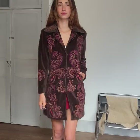 Vintage 70s style embroidered velvet boho coat – retro hippie jacket by Natura, size S - M, paisley floral, rich brown tones