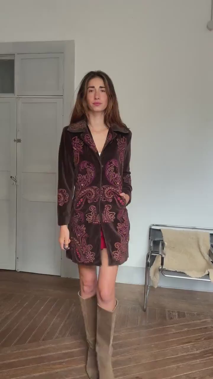 Vintage 70s style embroidered velvet boho coat – retro hippie jacket by Natura, size S - M, paisley floral, rich brown tones