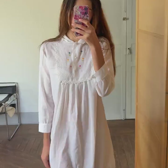 Vintage floral embroidered Nightgown, White Cottage core nightie , Feminine french antique nightwear, S