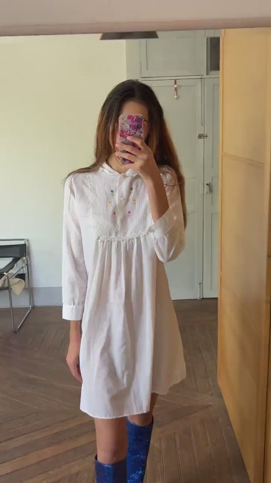 Vintage floral embroidered Nightgown, White Cottage core nightie , Feminine french antique nightwear, S